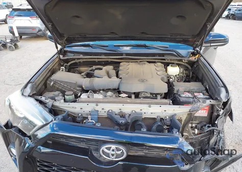 2016 Toyota 4Runner Sr5 z USA, uszkodzony, nr VIN JTEBU5JR2G5343621